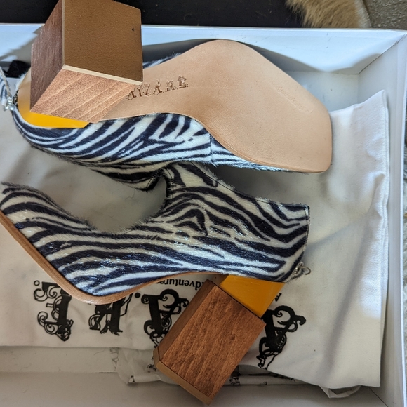 A.W.A.K.E MODE SHOES - Picture 4 of 6